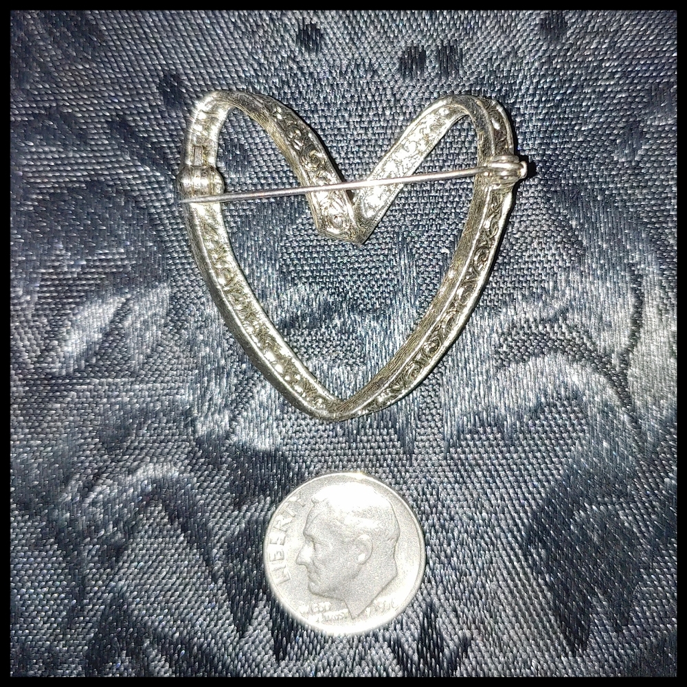 Vintage Rhinestone Heart Brooch - Picture 4 of 4